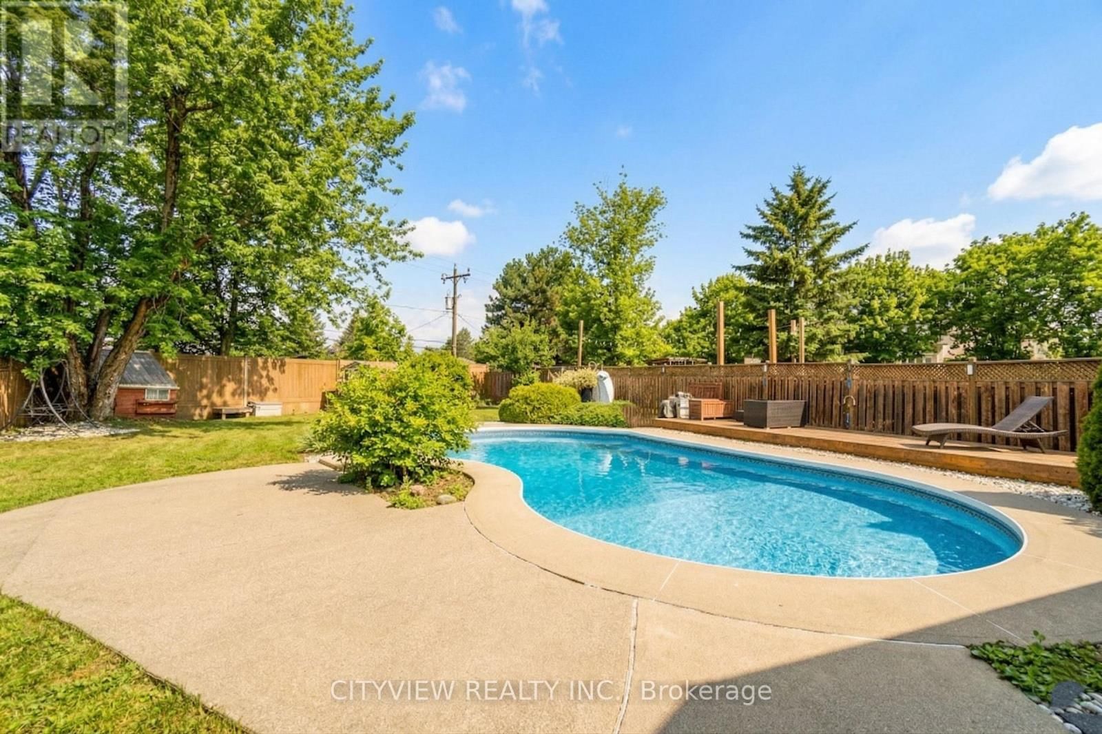 64 FOXACRE ROW Image 39