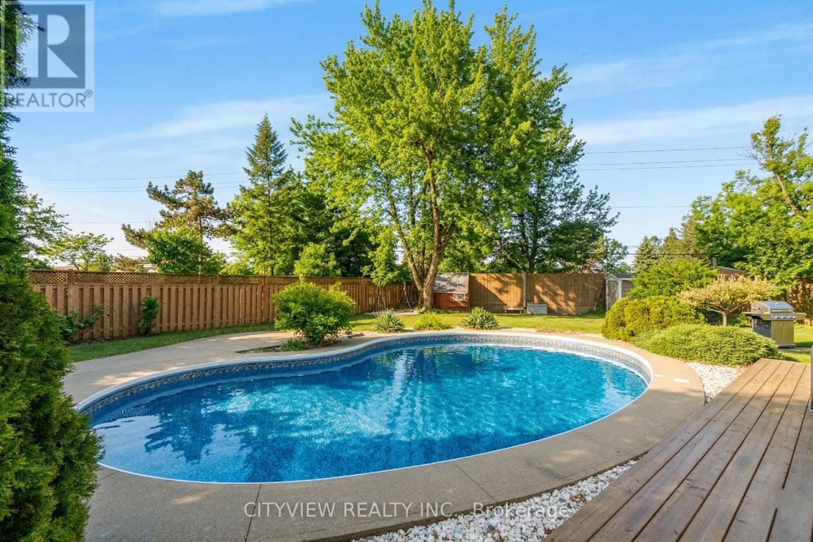 64 FOXACRE ROW Image 40