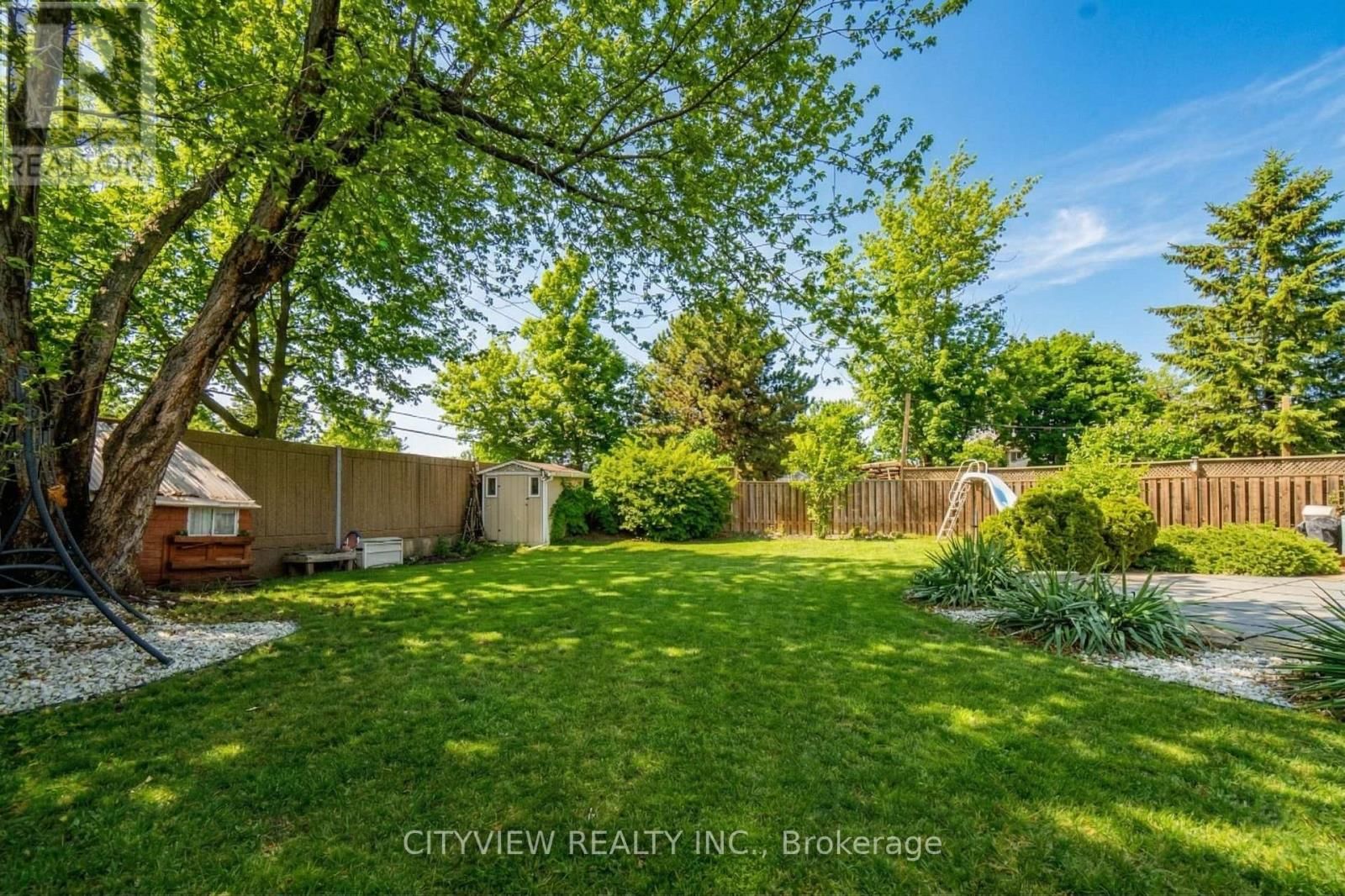 64 FOXACRE ROW Image 41