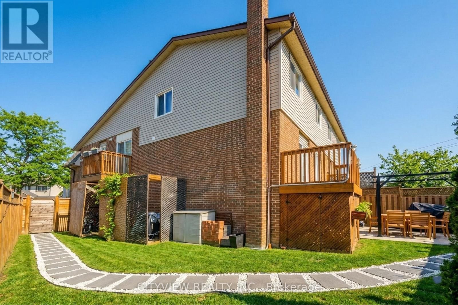 64 FOXACRE ROW Image 43