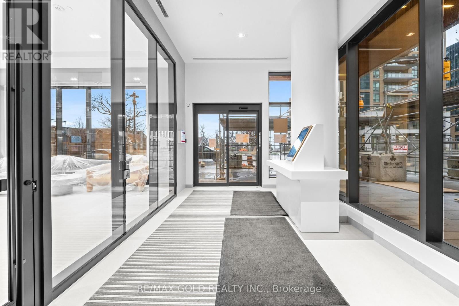 214 - 2075 LAKESHORE ROAD Image 12