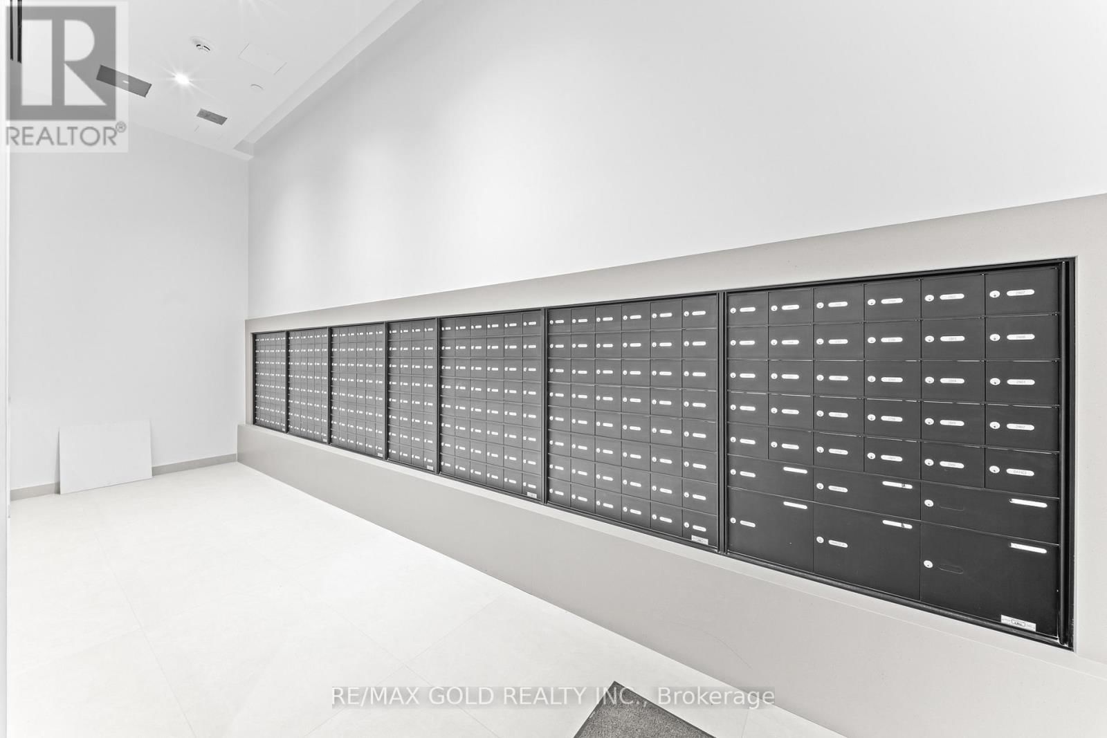 214 - 2075 LAKESHORE ROAD Image 13