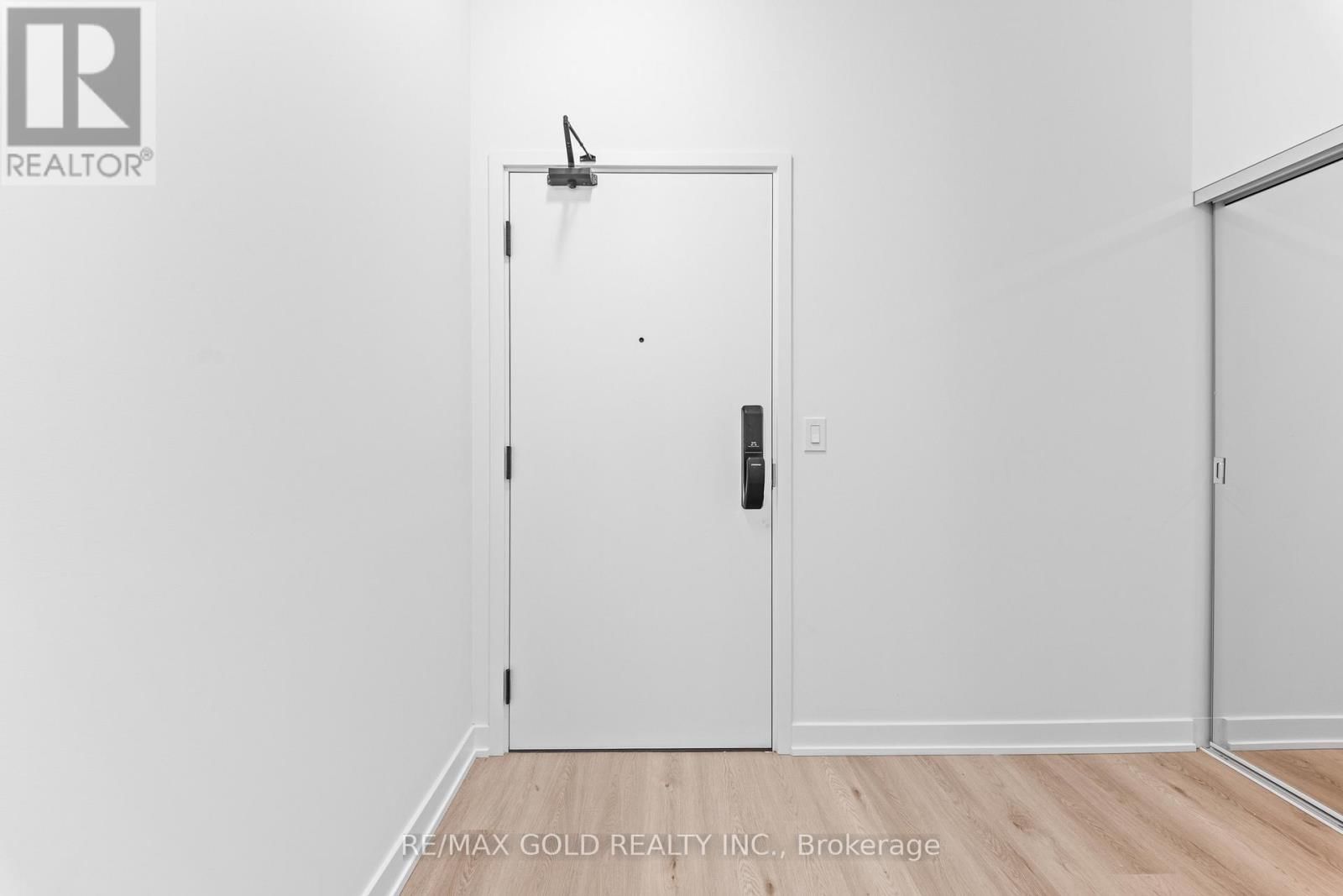 214 - 2075 LAKESHORE ROAD Image 21