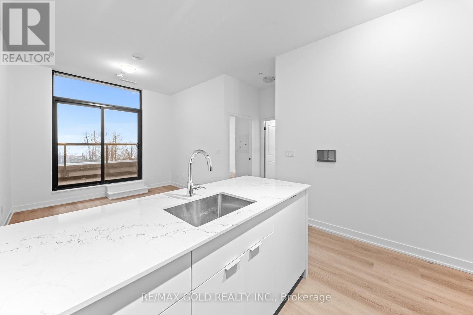 214 - 2075 LAKESHORE ROAD Image 27