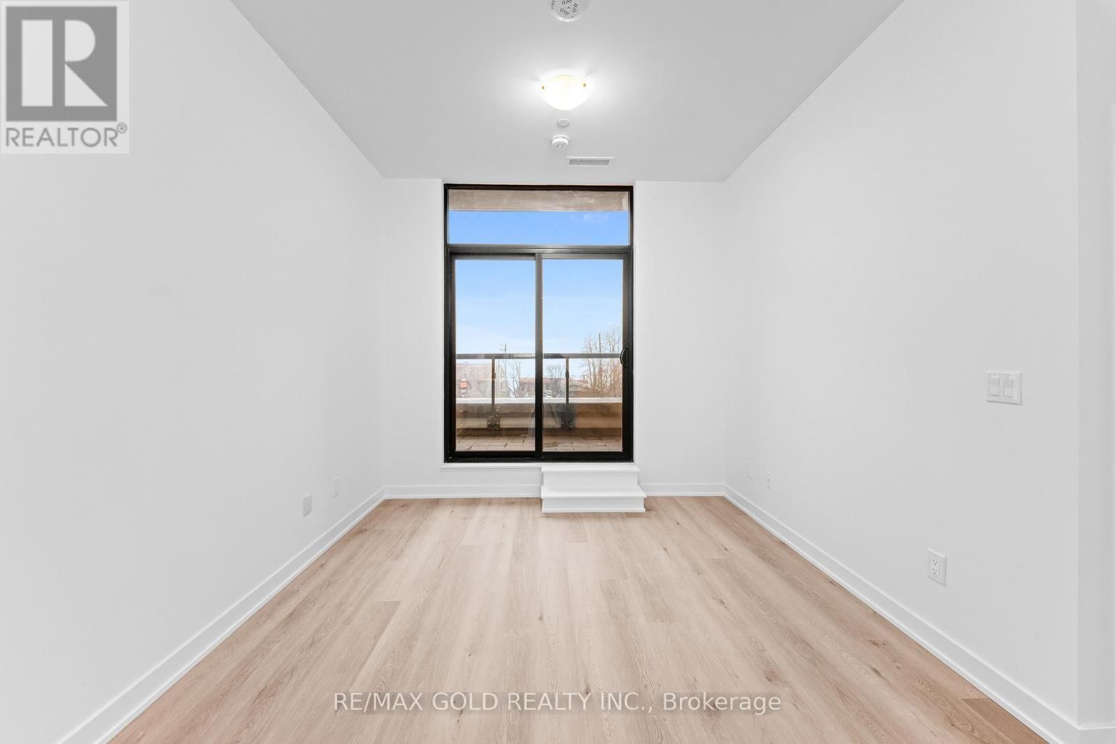 214 - 2075 LAKESHORE ROAD Image 28