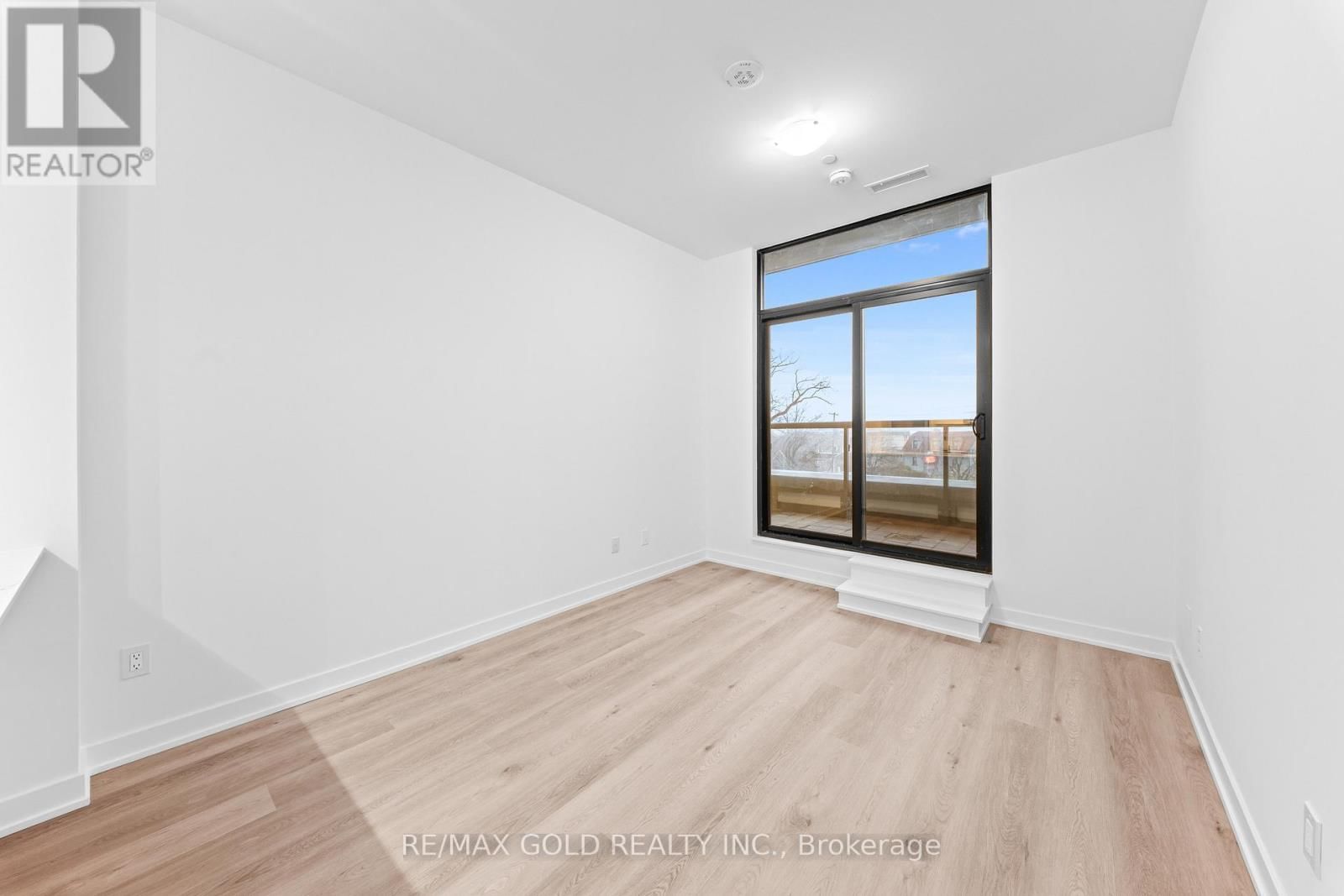 214 - 2075 LAKESHORE ROAD Image 29