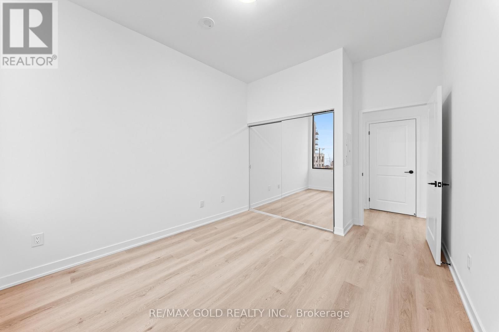 214 - 2075 LAKESHORE ROAD Image 35