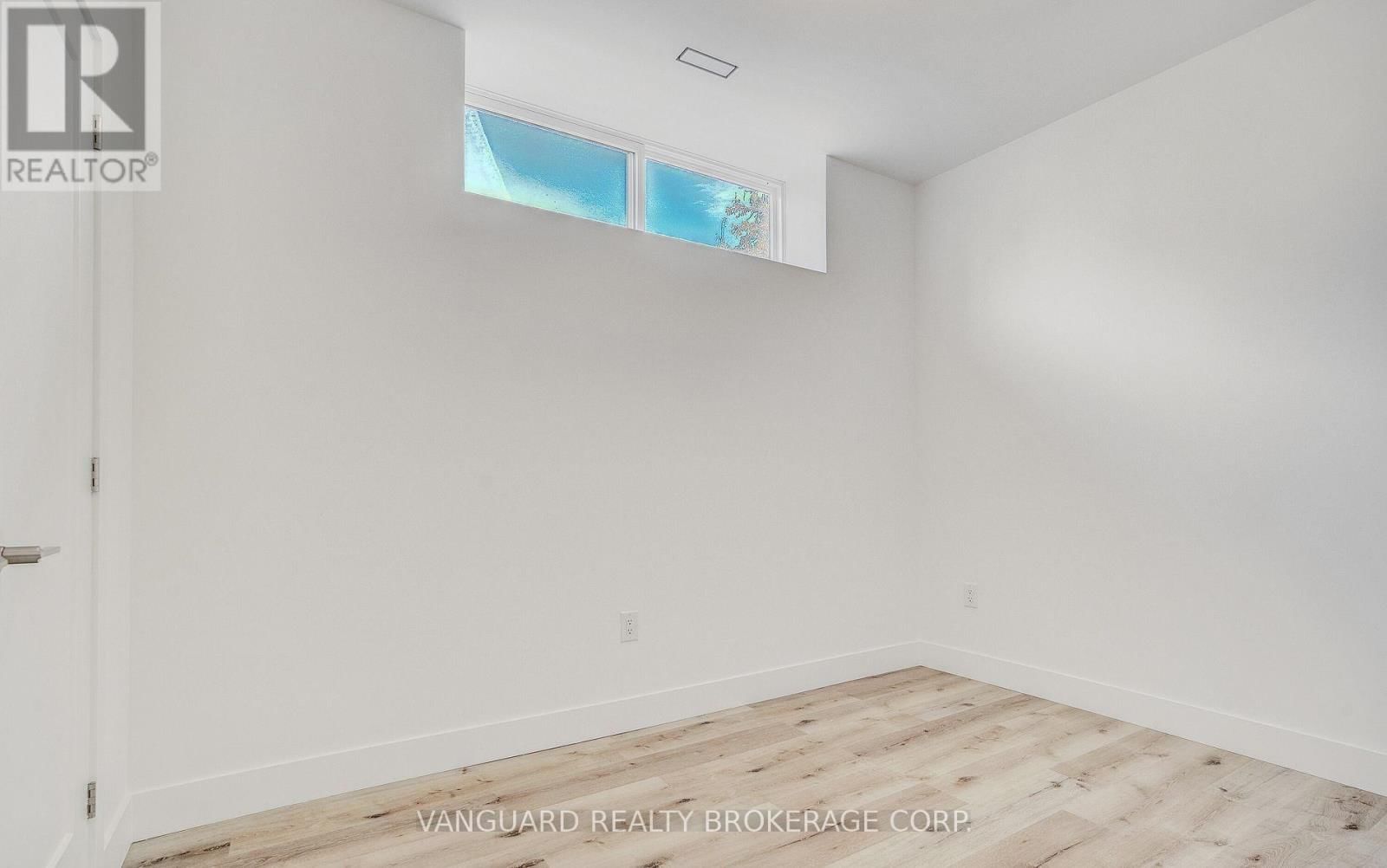 1937 LAWRENCE AVENUE WEST Image 14