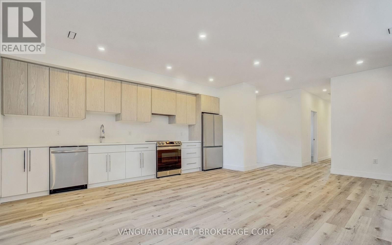 1937 LAWRENCE AVENUE WEST Image 16