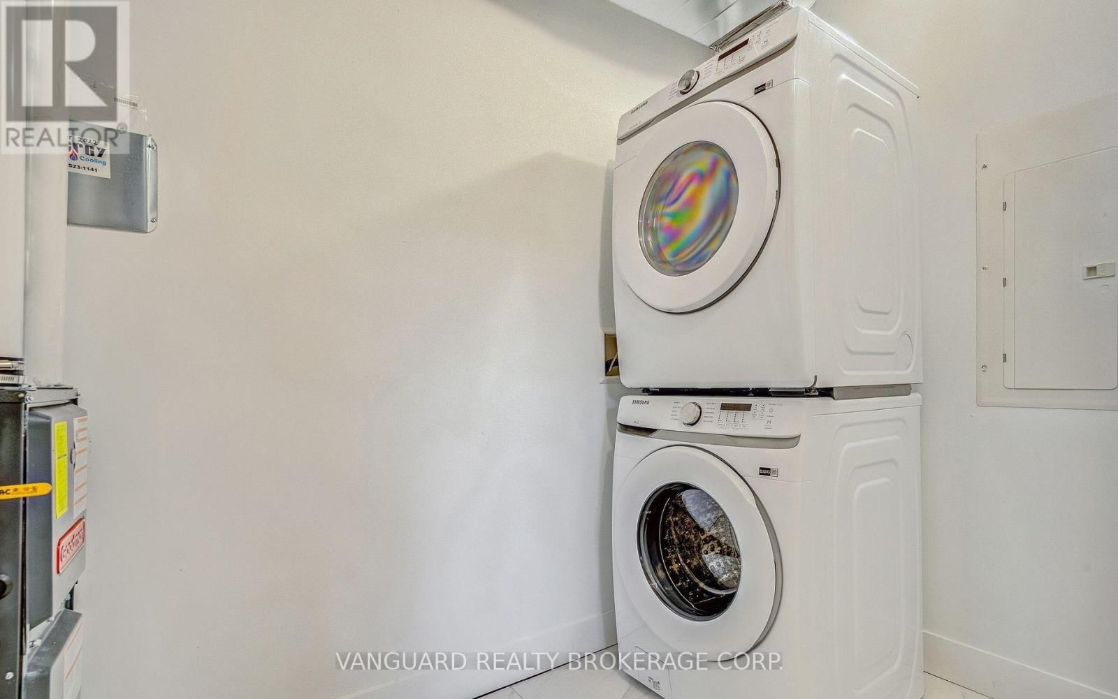 1937 LAWRENCE AVENUE WEST Image 17