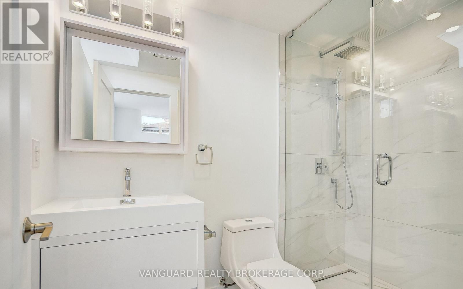 1937 LAWRENCE AVENUE WEST Image 19