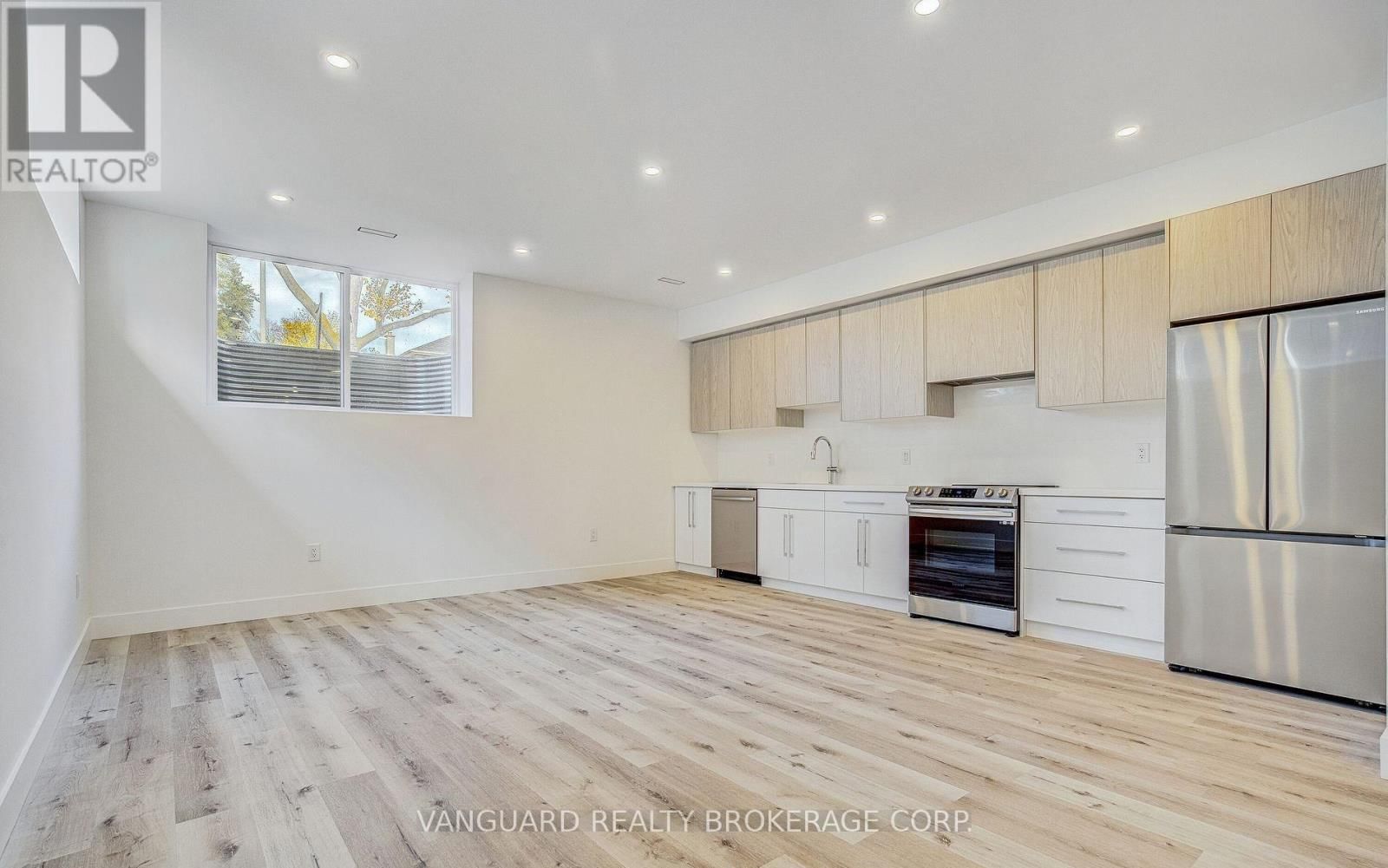 1937 LAWRENCE AVENUE WEST Image 22