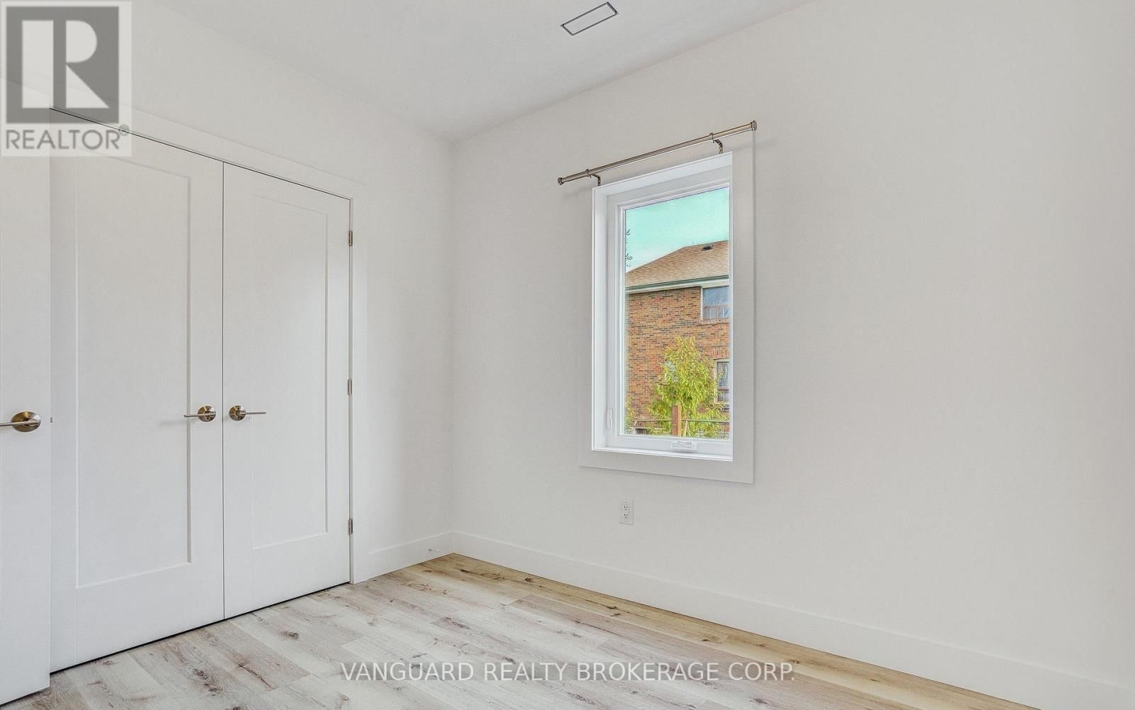 1937 LAWRENCE AVENUE WEST Image 24