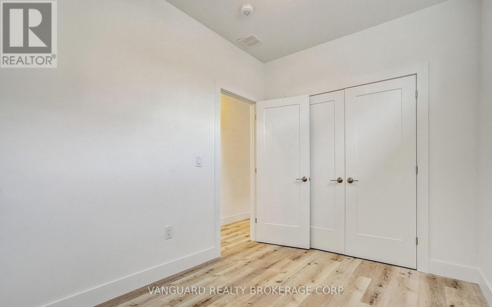 1937 LAWRENCE AVENUE WEST Image 25