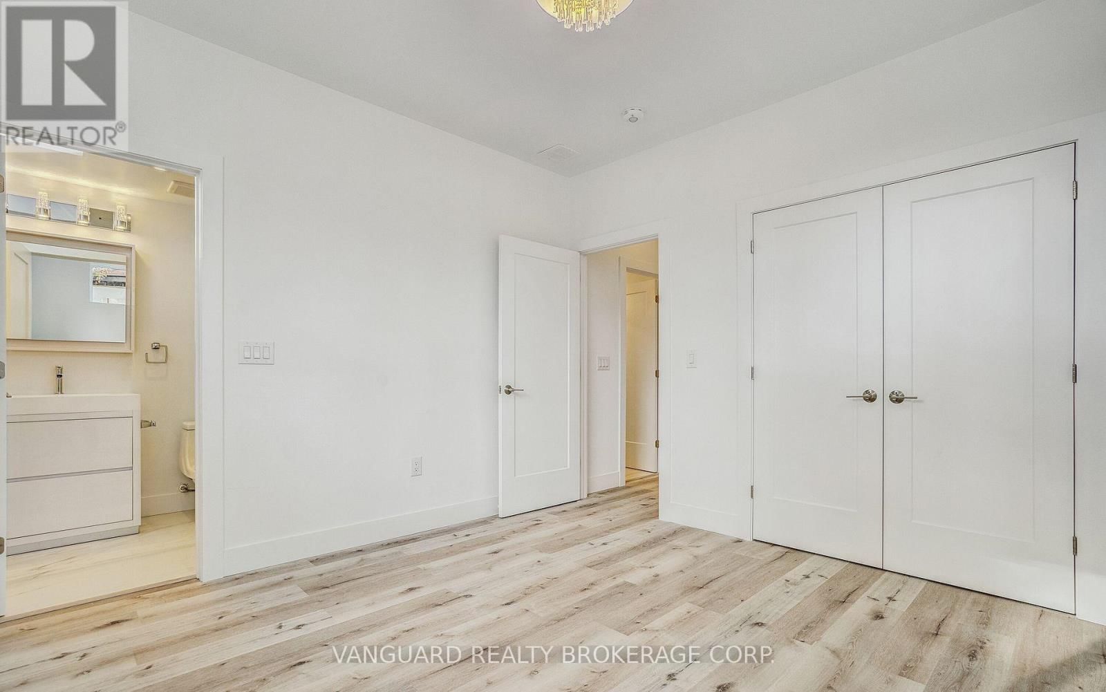 1937 LAWRENCE AVENUE WEST Image 29