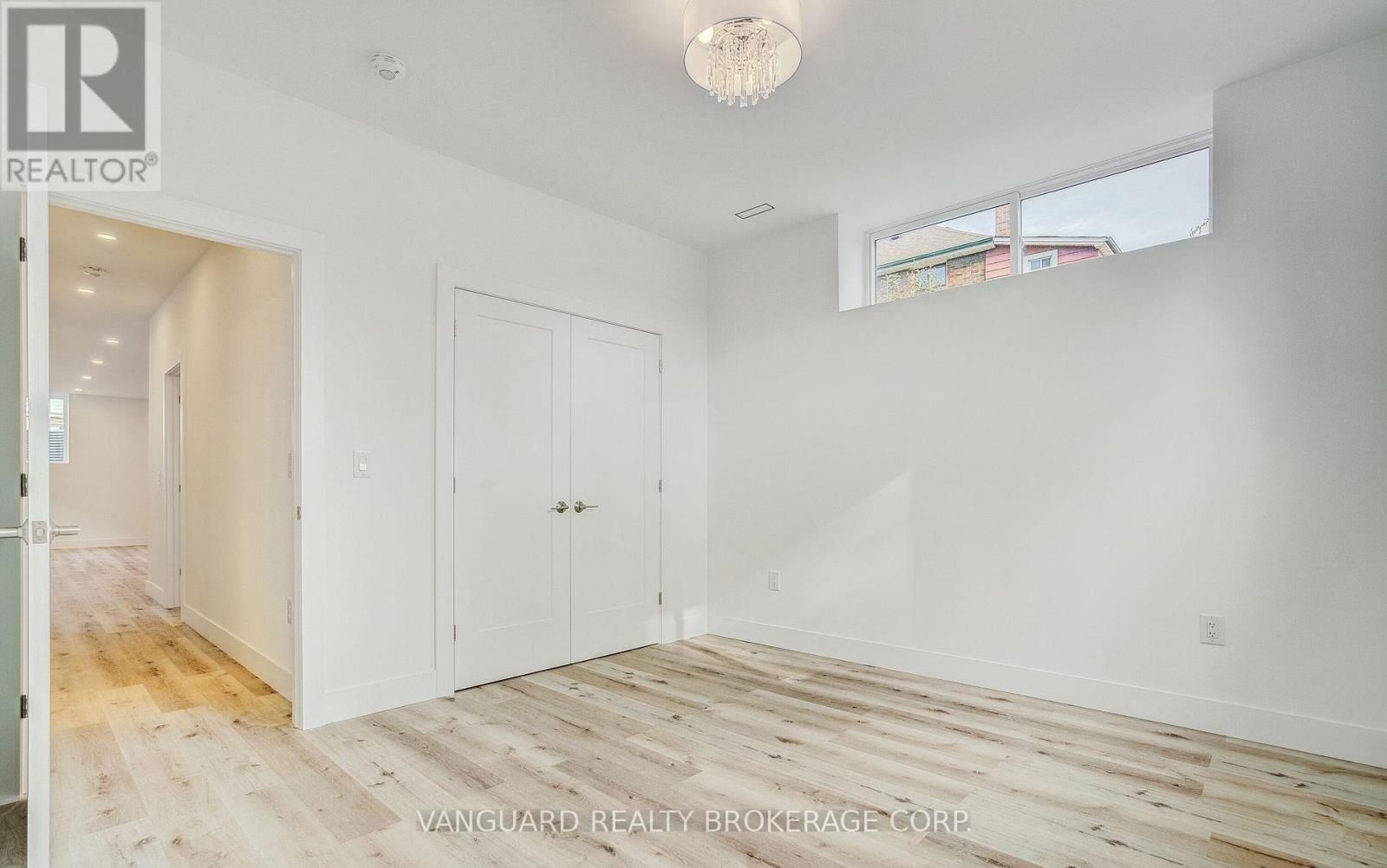 1937 LAWRENCE AVENUE WEST Image 33