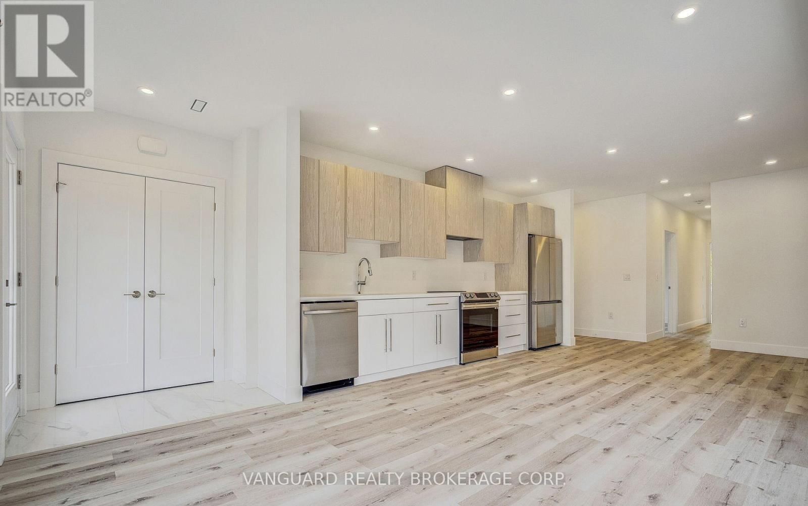 1937 LAWRENCE AVENUE WEST Image 34