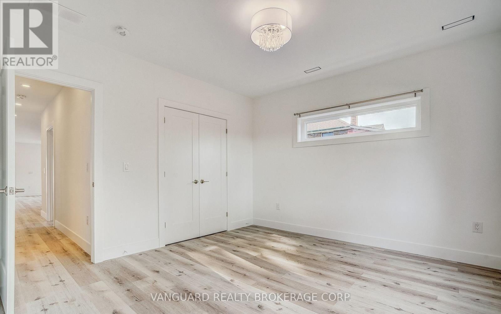 1937 LAWRENCE AVENUE WEST Image 36