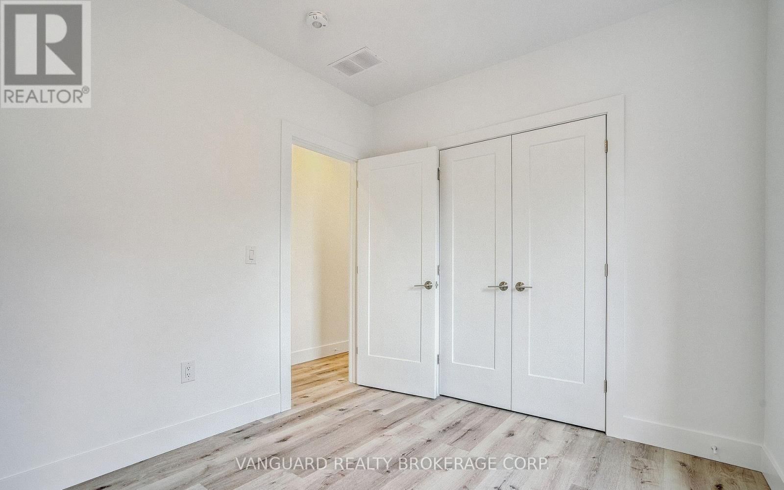 1937 LAWRENCE AVENUE WEST Image 37