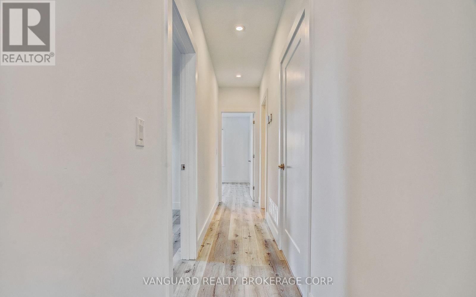 1937 LAWRENCE AVENUE WEST Image 38