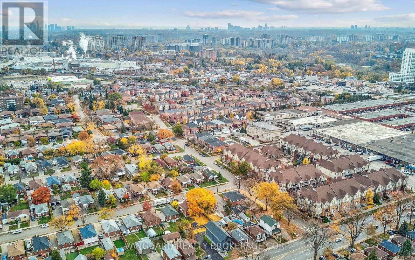 1937 LAWRENCE AVENUE WEST Image 40