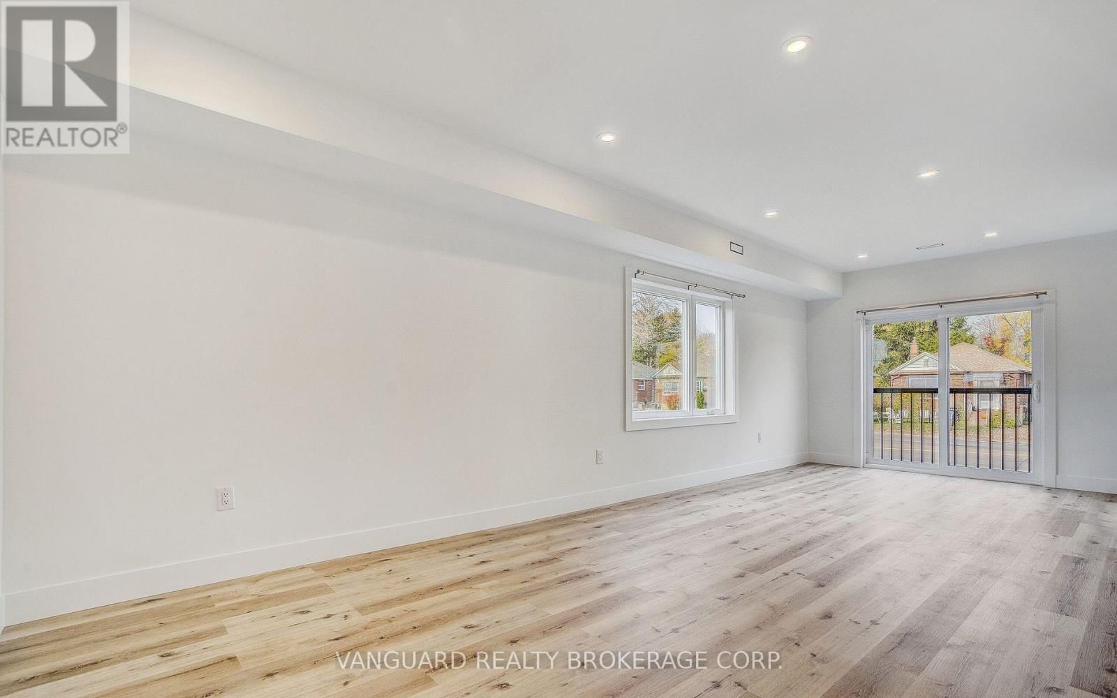 1937 LAWRENCE AVENUE WEST Image 8