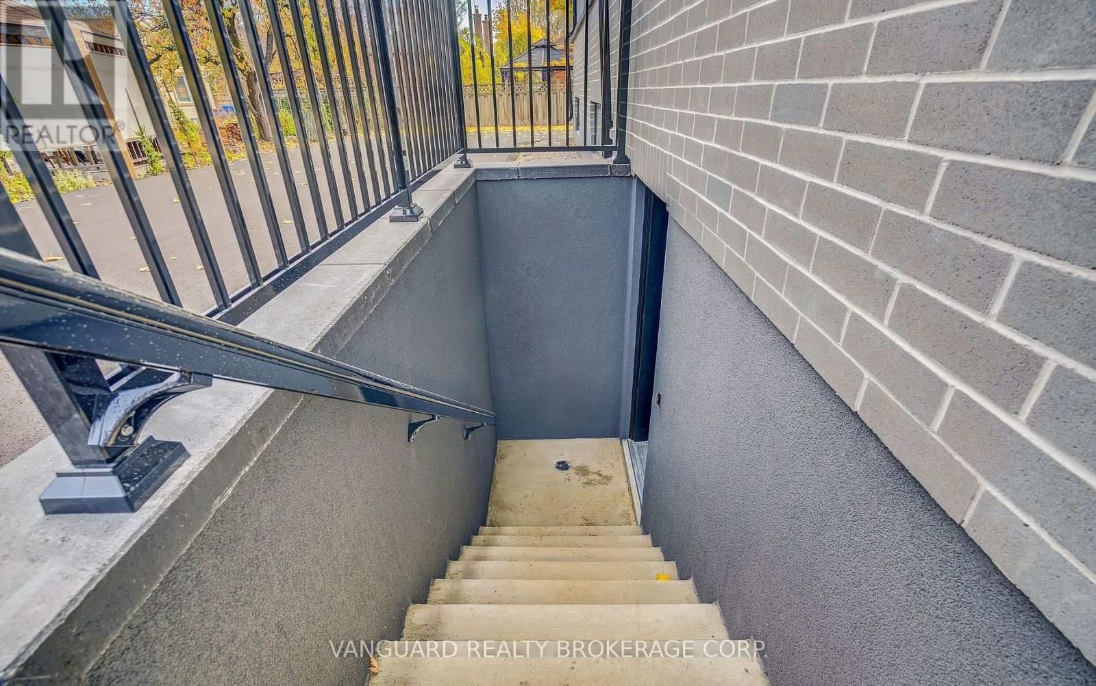 1937 LAWRENCE AVENUE WEST Image 9