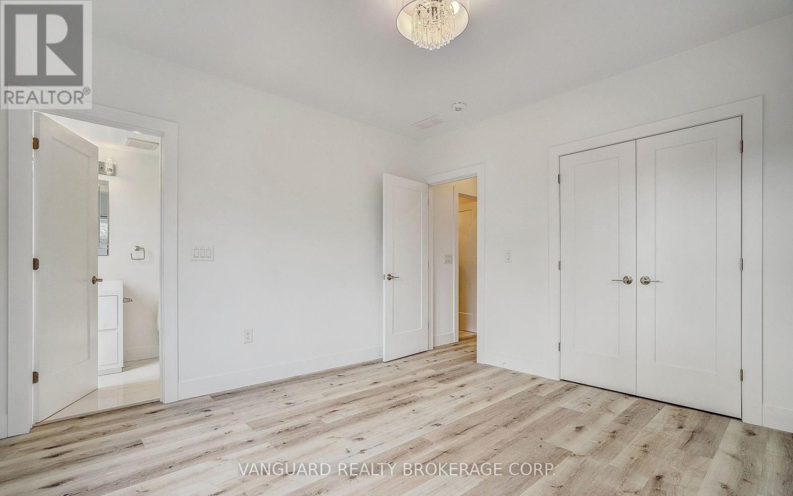 1937 LAWRENCE AVENUE WEST Image 11