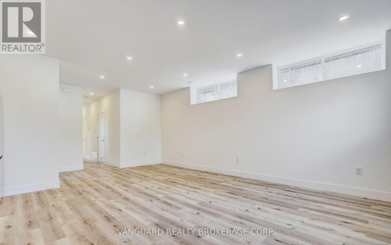 1937 LAWRENCE AVENUE WEST Image 16