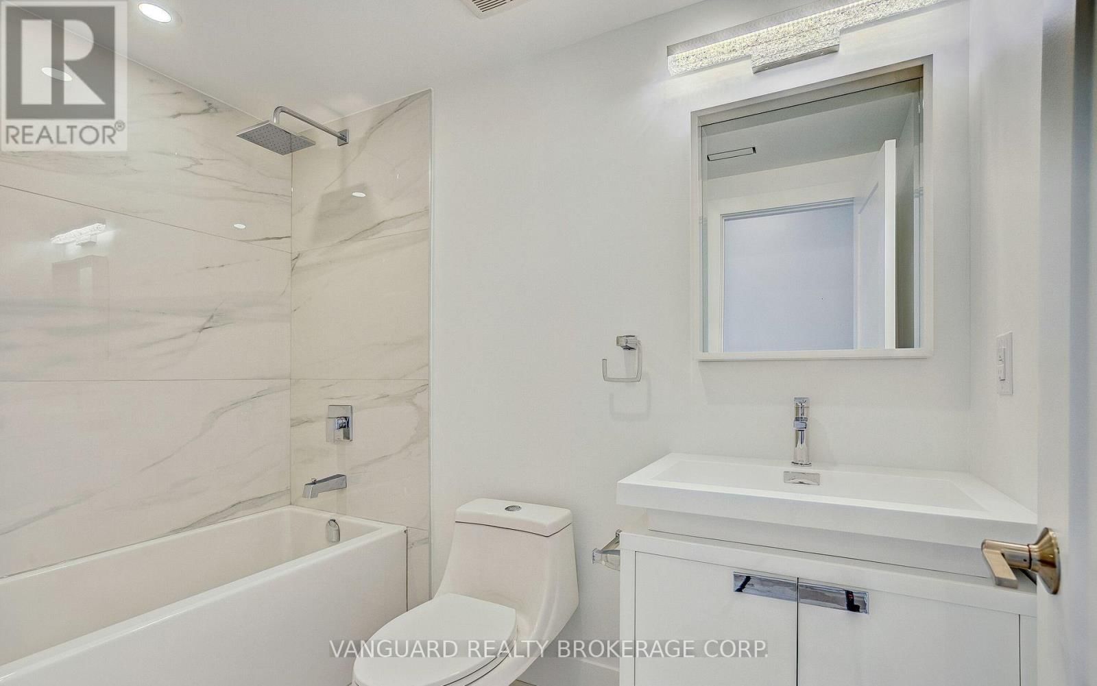 1937 LAWRENCE AVENUE WEST Image 21