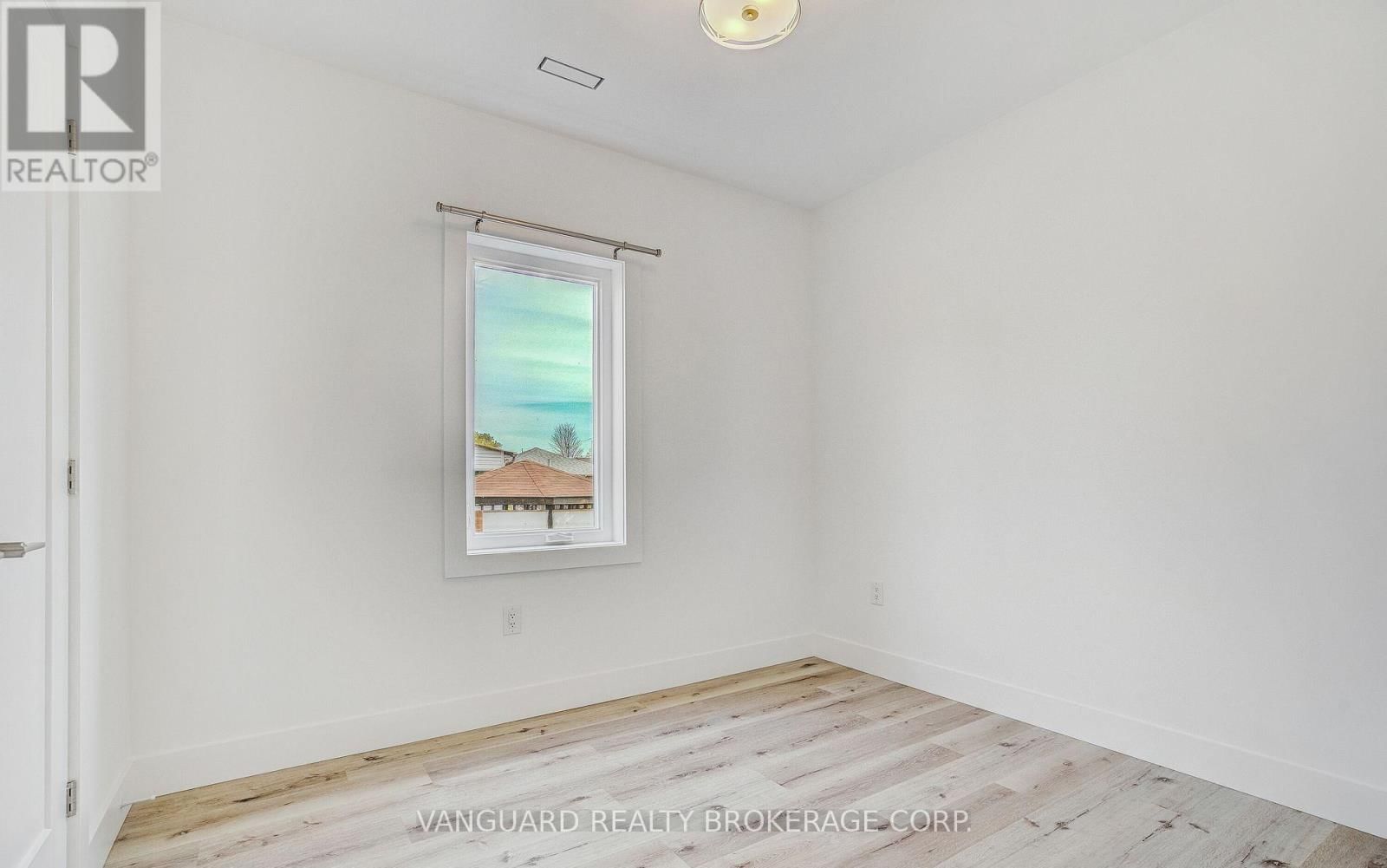 1937 LAWRENCE AVENUE WEST Image 25