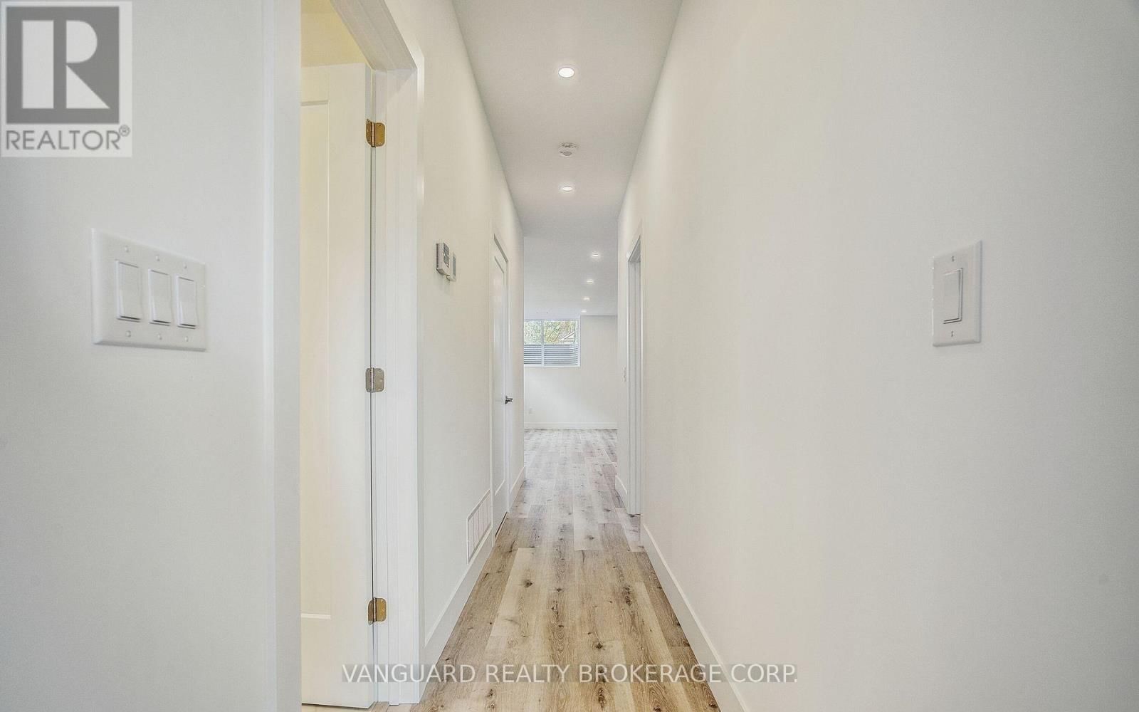 1937 LAWRENCE AVENUE WEST Image 27