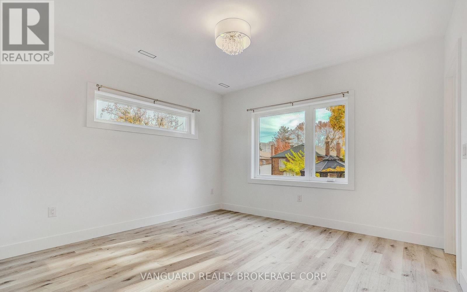 1937 LAWRENCE AVENUE WEST Image 29