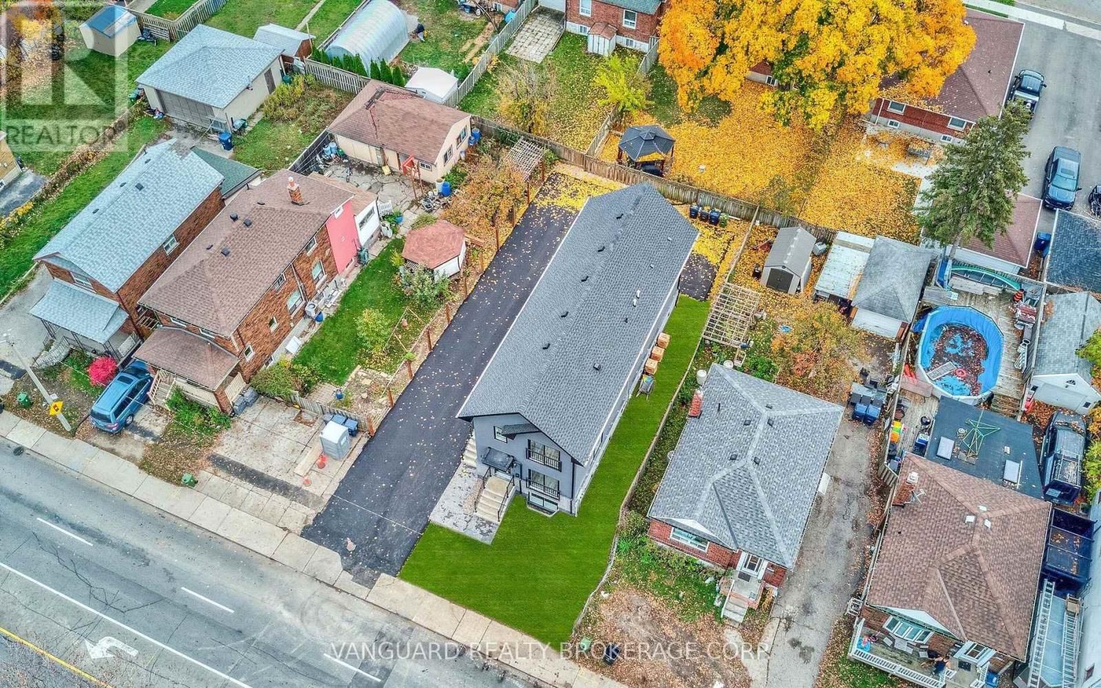 1937 LAWRENCE AVENUE WEST Image 3