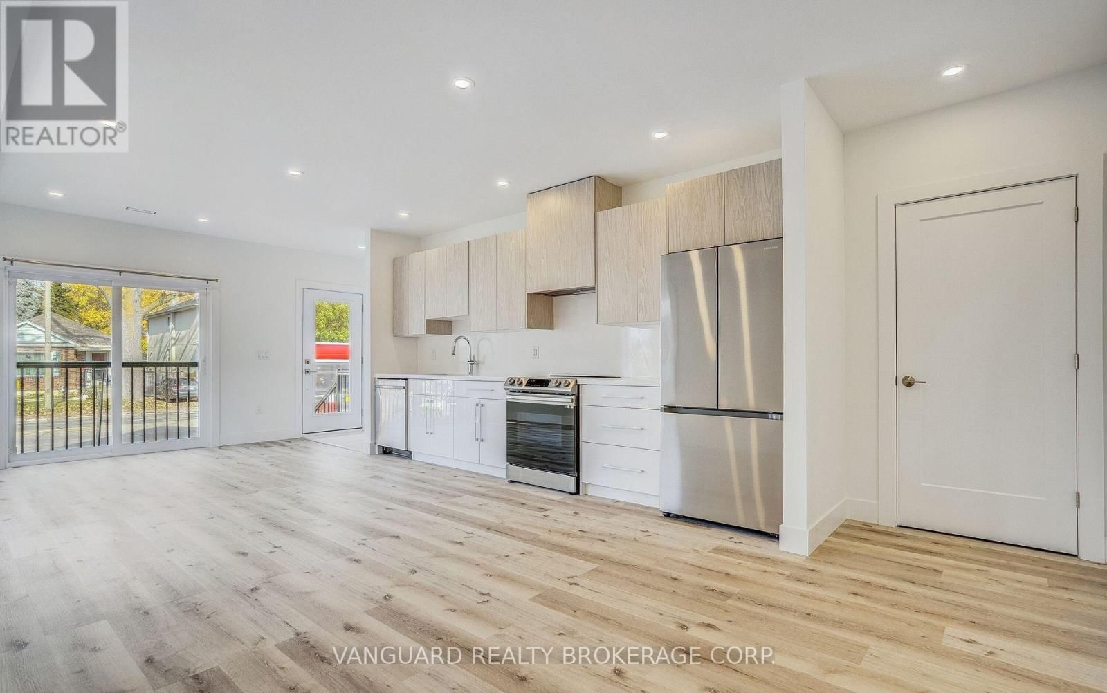 1937 LAWRENCE AVENUE WEST Image 30