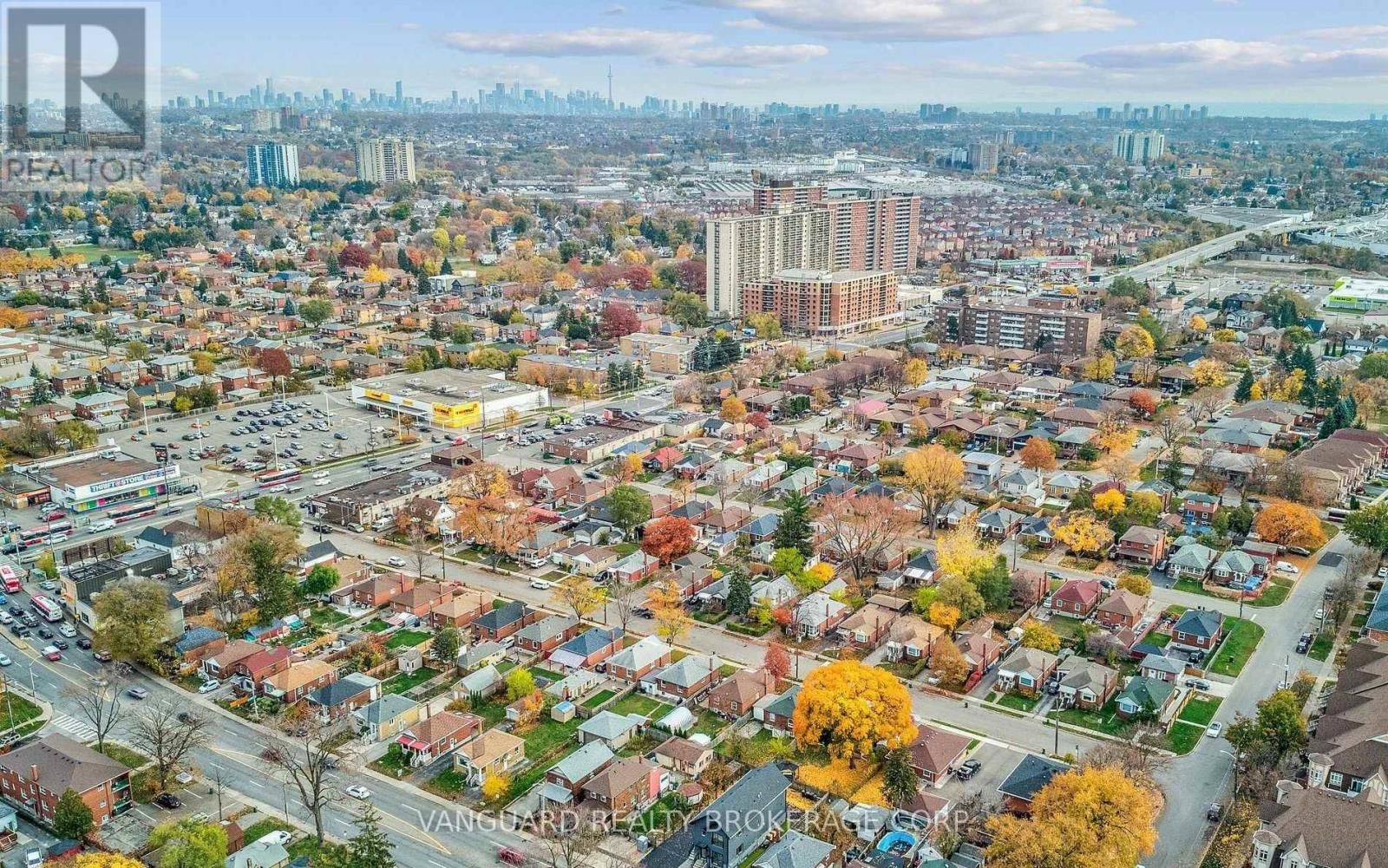 1937 LAWRENCE AVENUE WEST Image 40