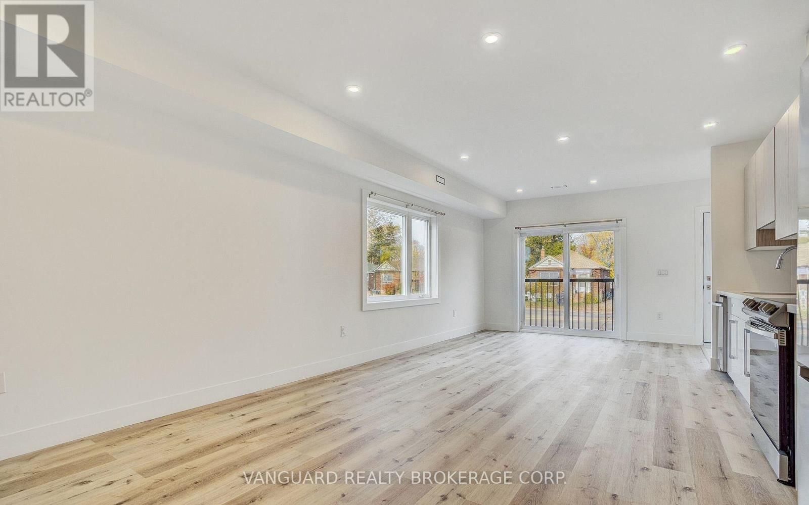 1937 LAWRENCE AVENUE WEST Image 6