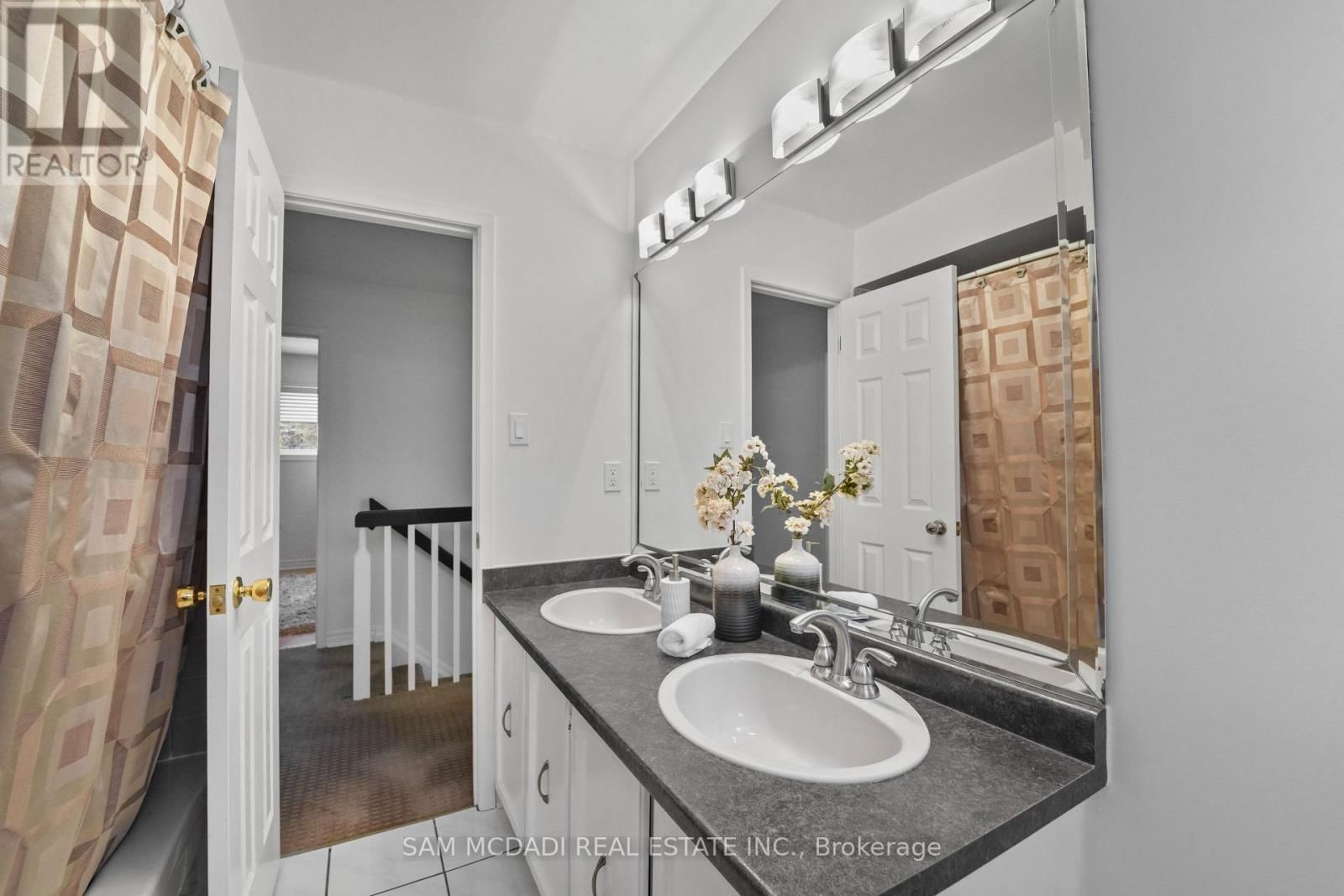 44 MADRID CRESCENT Image 27