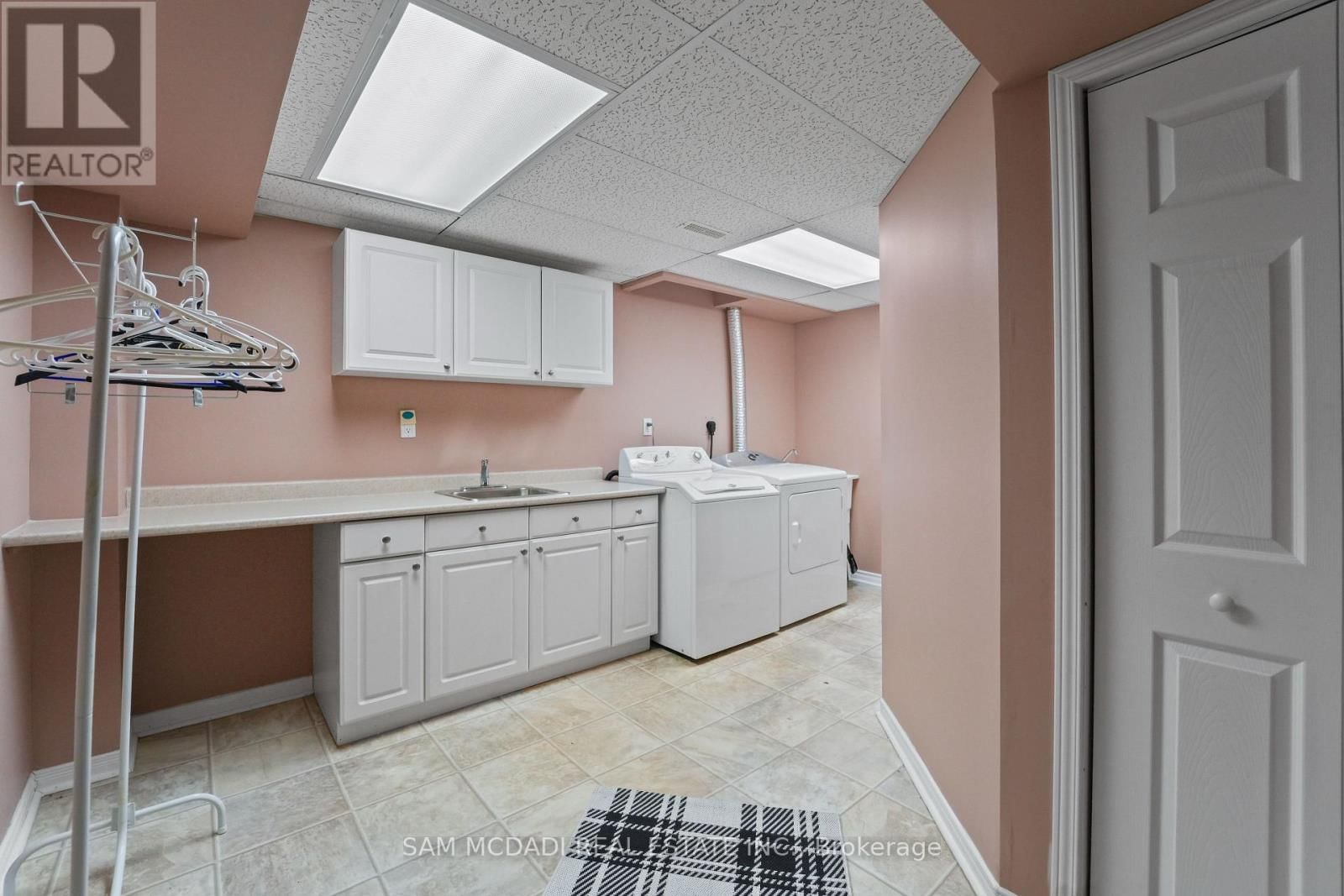 44 MADRID CRESCENT Image 37