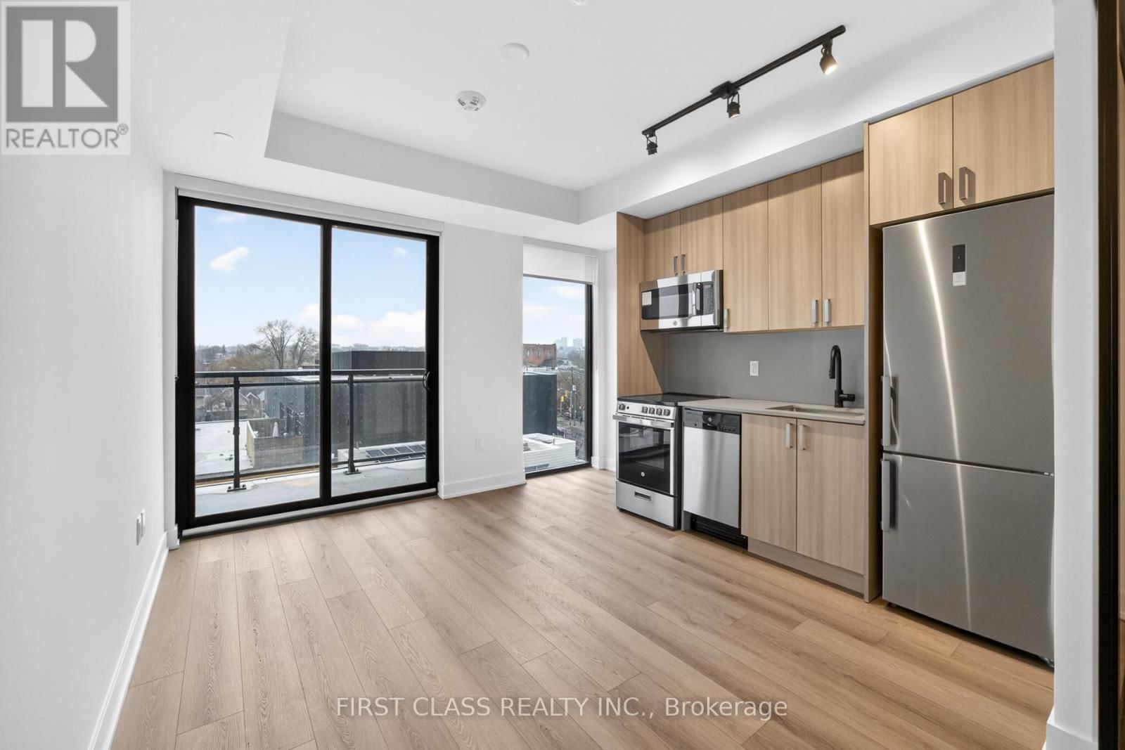 411 - 758 DOVERCOURT ROAD Image 8