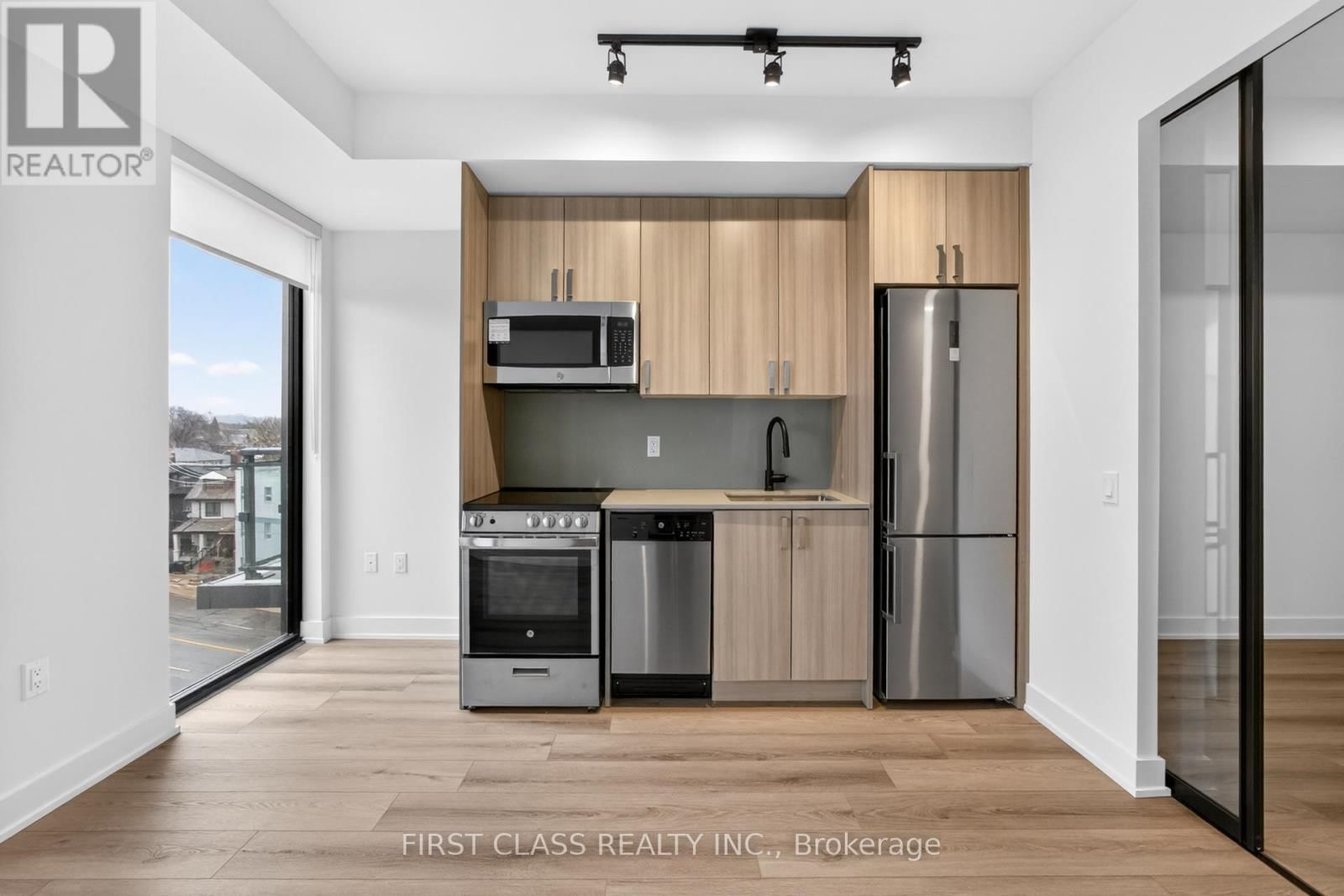 411 - 758 DOVERCOURT ROAD Image 9