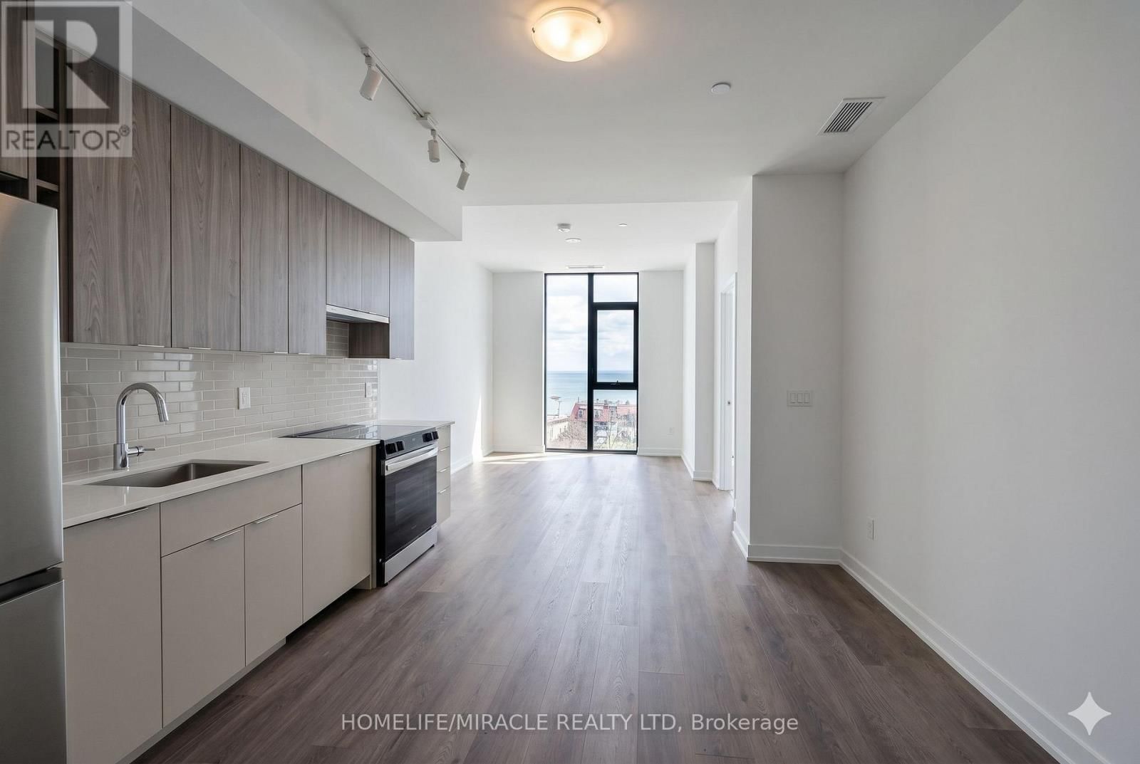 413 - 2075 LAKESHORE ROAD Image 3