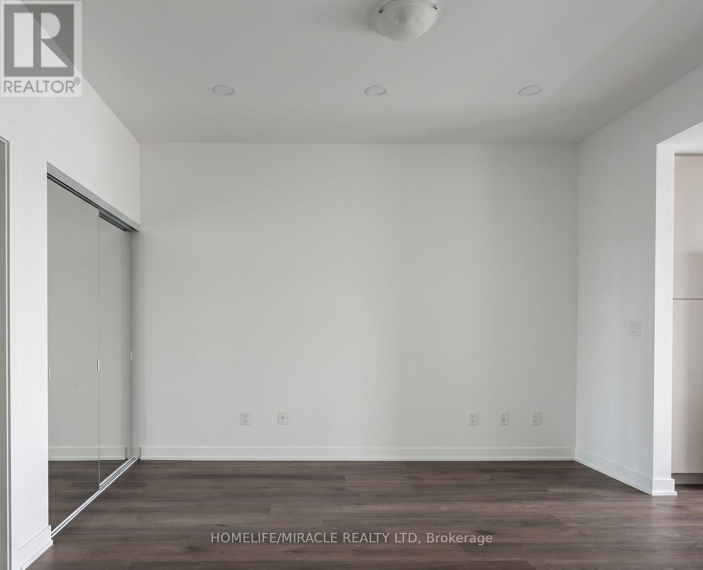 413 - 2075 LAKESHORE ROAD Image 5