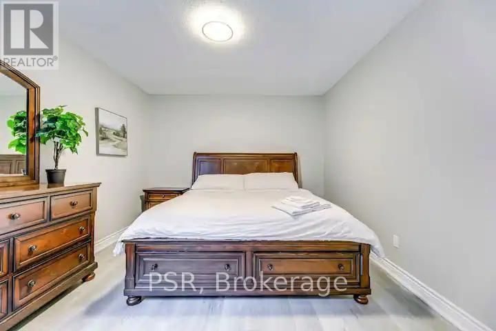 1051 BLOOR STREET Image 9
