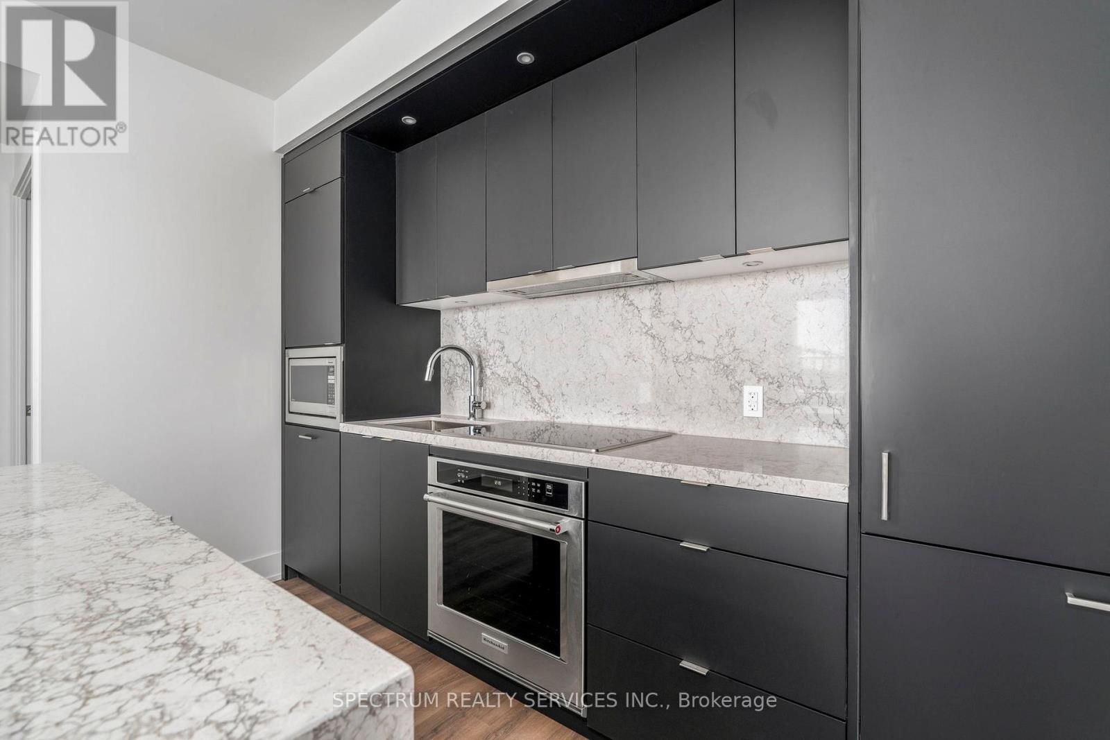 335 - 858 DUPONT STREET Image 11