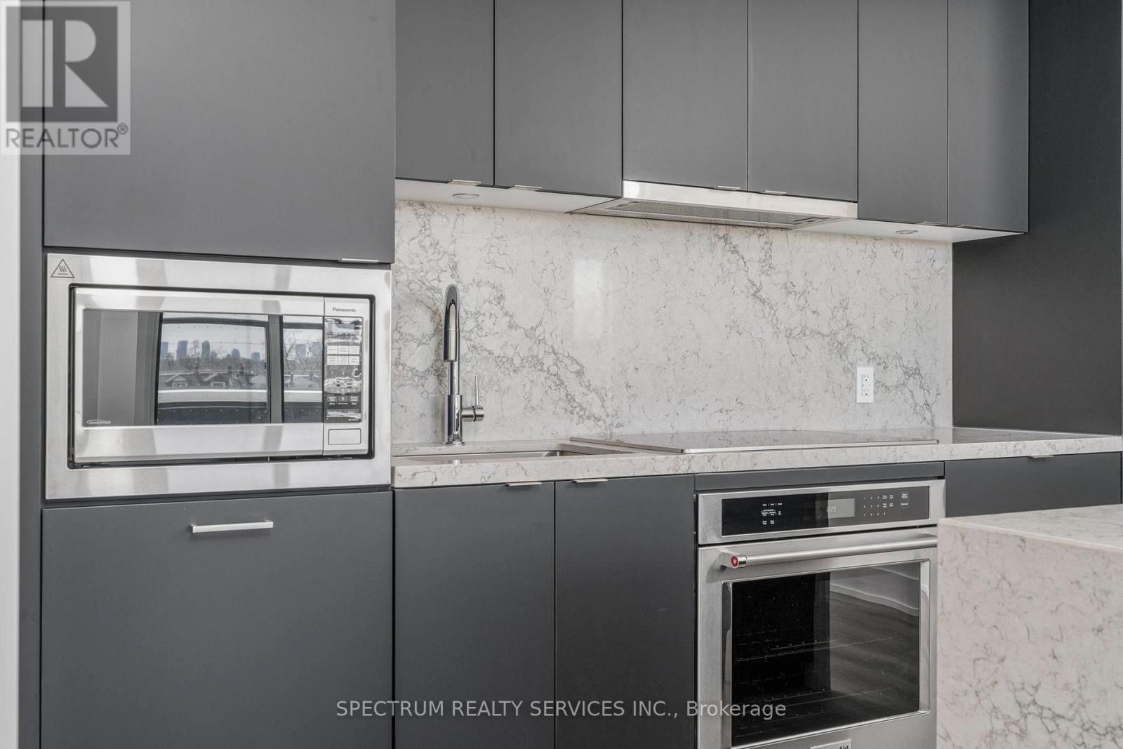 335 - 858 DUPONT STREET Image 13