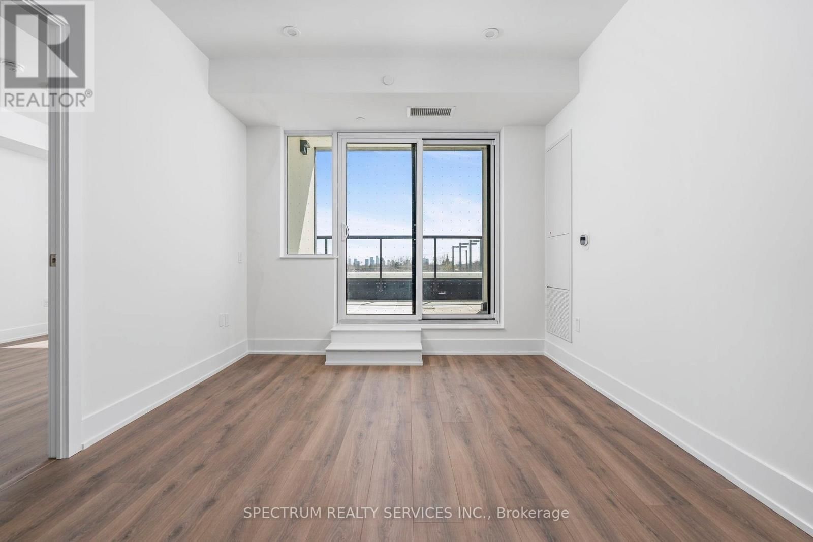 335 - 858 DUPONT STREET Image 16