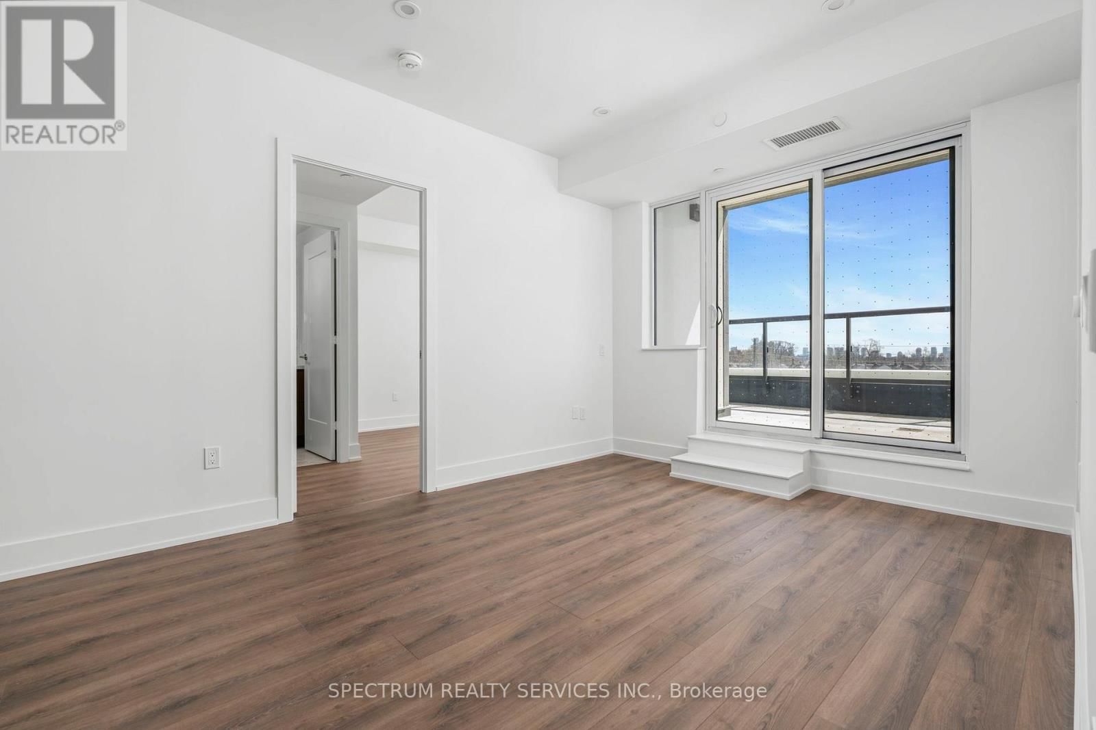 335 - 858 DUPONT STREET Image 17