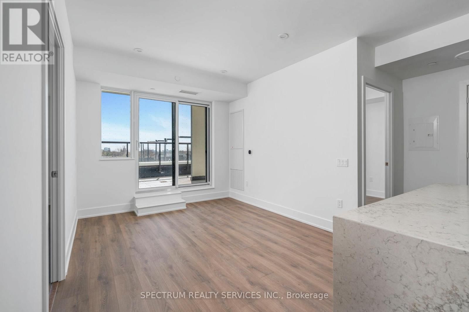 335 - 858 DUPONT STREET Image 19