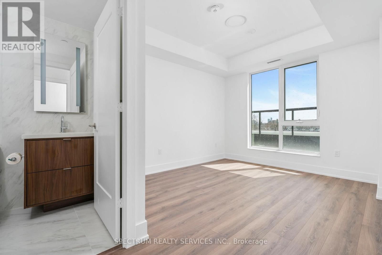 335 - 858 DUPONT STREET Image 20